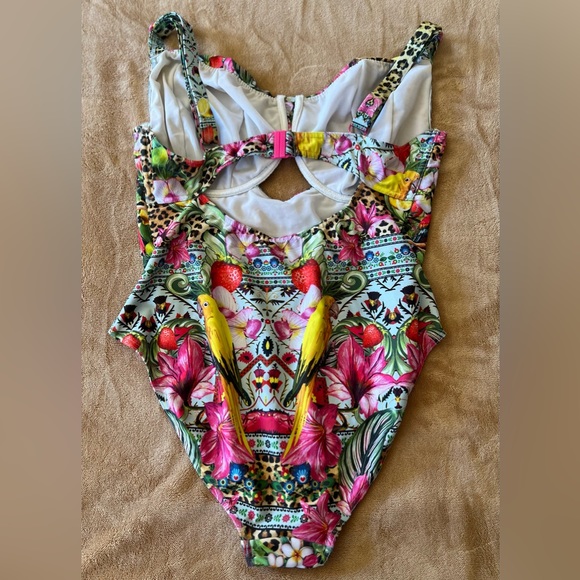ASOS DESIGN Curve Underwired Swimsuit In Festival Tropical Print - Picture 4 of 13